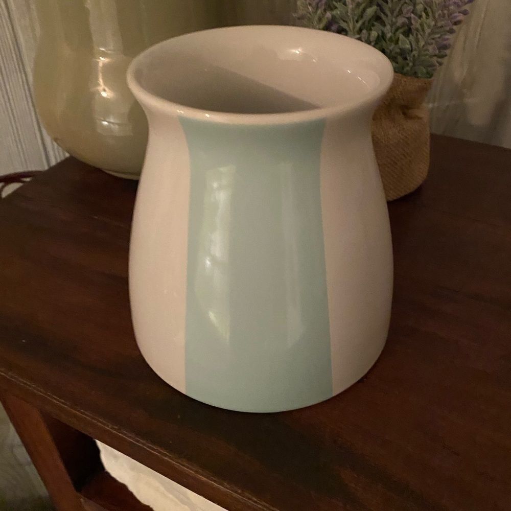 *Cottage Chic* 🌺COQUETTE-Style🌺 Short Mint Parisian Wide Striped Vase